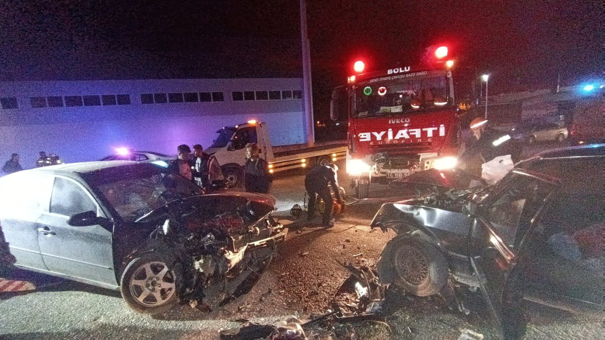 Bolu'da 2 otomobil kafa kafaya çarpıştı: 1 yaralı