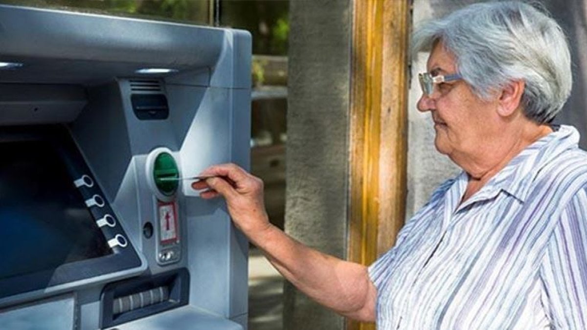 Bağ-Kur ve Emekliği Sandığı emeklilerinin ikramiyeleri bugün hesaplara yatırıldı