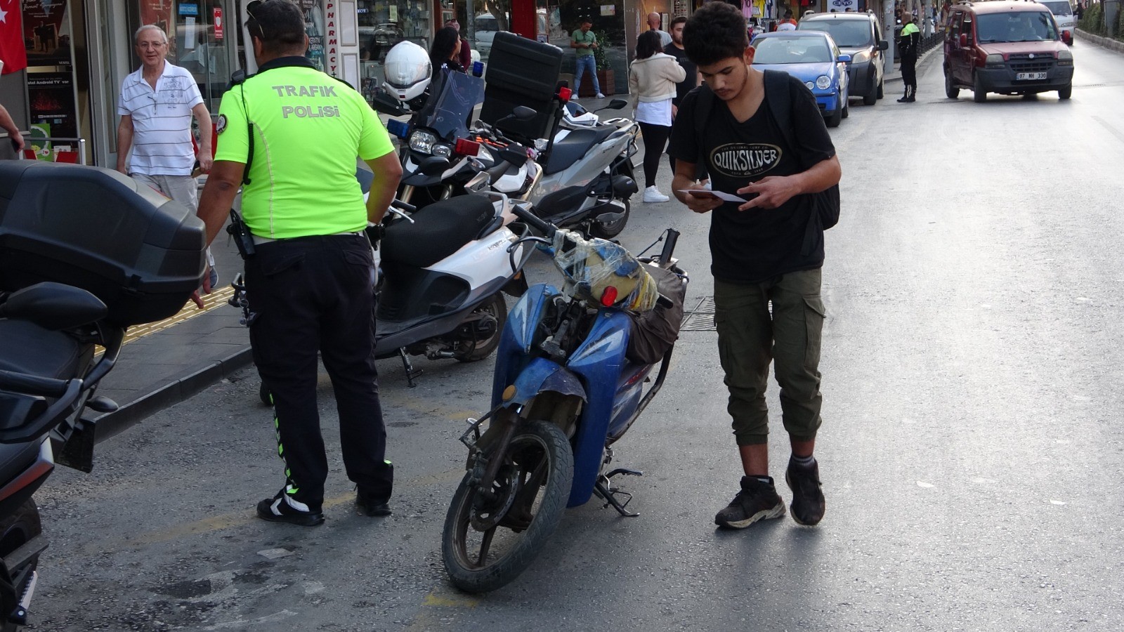 En pahalı motosiklet turu. Polis ceza üstüne ceza yazdı