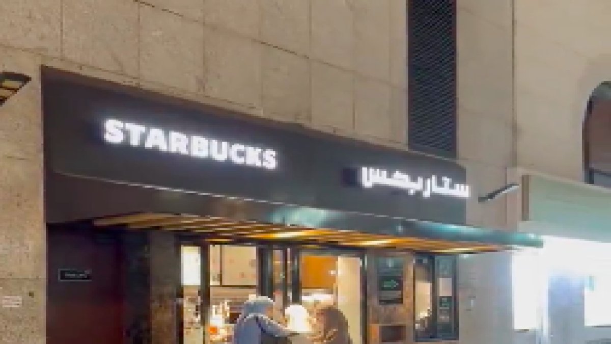 Hz. Muhammed'in kabrinin bulunduğu Medine'deki Mescid-i Nebevi çıkışında Starbucks olduğunu biliyor muydunuz?