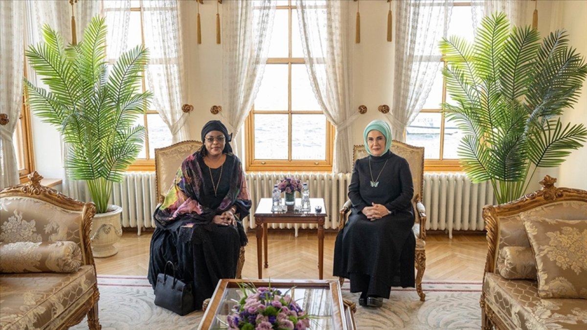 Emine Erdoğan, Senegal Cumhurbaşkanı Sall'ın eşi Marieme Faye Sall ile görüştü