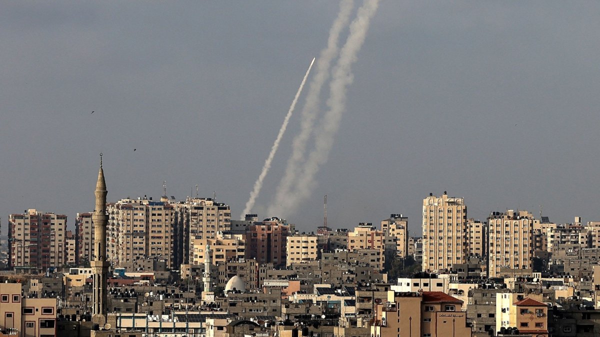 Tel Aviv’e roket saldırısı: 3 yaralı