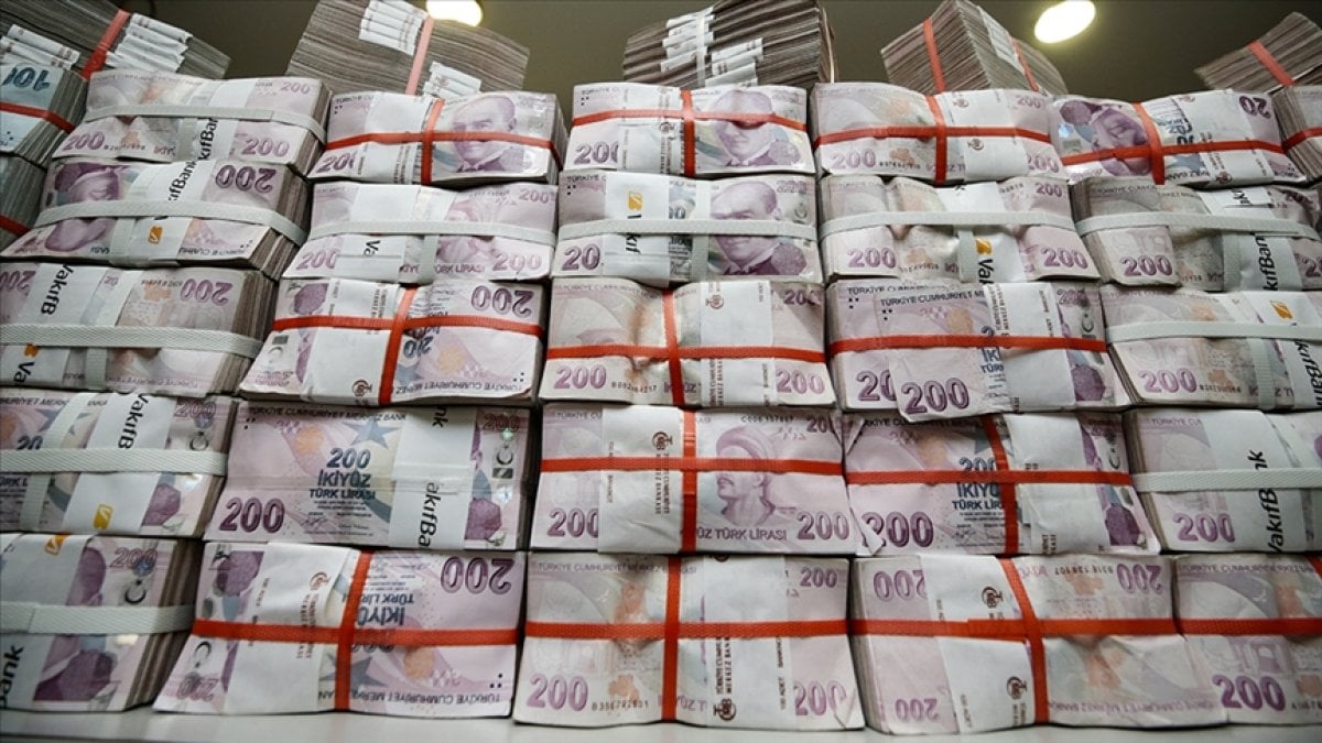 Parası biten bankalara koştu! Bir haftada 37 milyar 4 milyon liralık kredi verildi