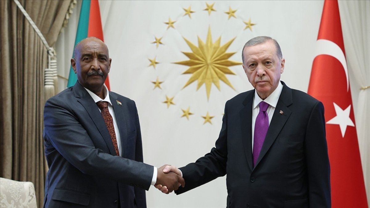 Erdoğan, Sudan Egemenlik Konseyi Başkanı Burhan'la telefonda görüştü