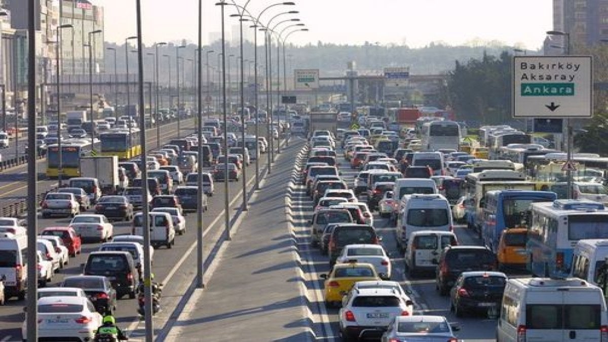 Trafiğe kayıtlı araç sayısı 28 milyon 365 bini geçti