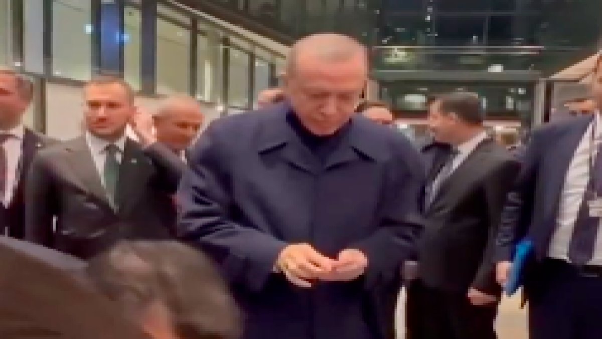 Erdoğan Almanya ziyaretinde 200 TL yani 6 Euro dağıttı