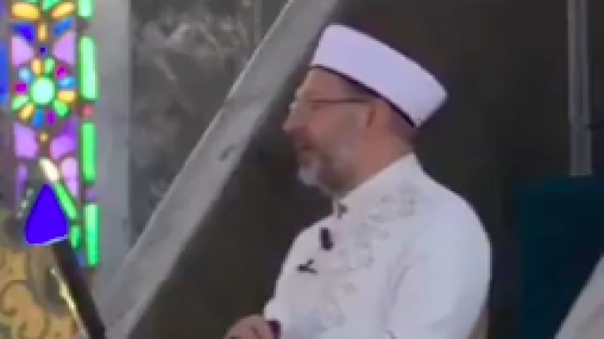 Diyanet İşleri Başkanı Ali Erbaş'ın duaları gizli prompterdan okuması gündem oldu