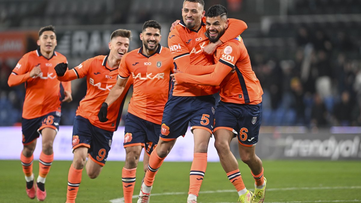 5 golün çıktığı maçta Başakşehir Pendikspor'u farklı yendi