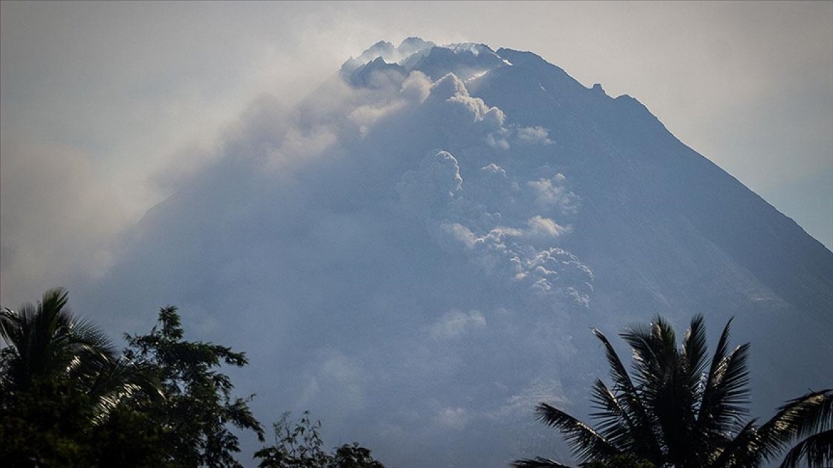 Merapi Yanardağı'ndaki patlamalarda ölen dağcıların sayısı 22'ye yükseldi