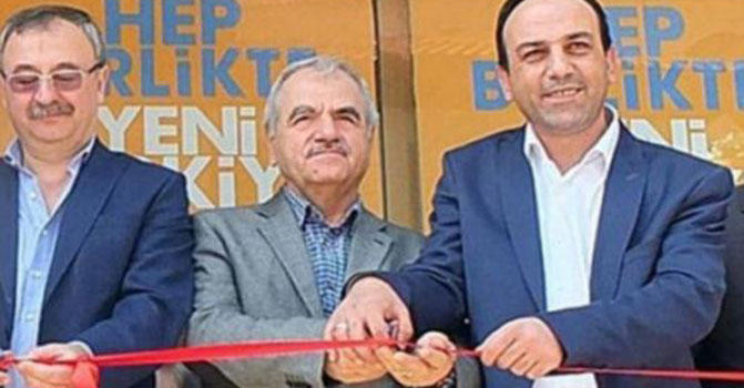 Rektör AKP’nin seçim bürosunu açtı