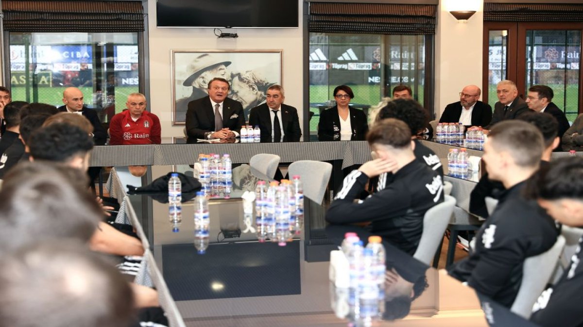 Beşiktaş'ta derbi öncesi Hasan Arat sürprizi. Kamp kadrosu belli oldu