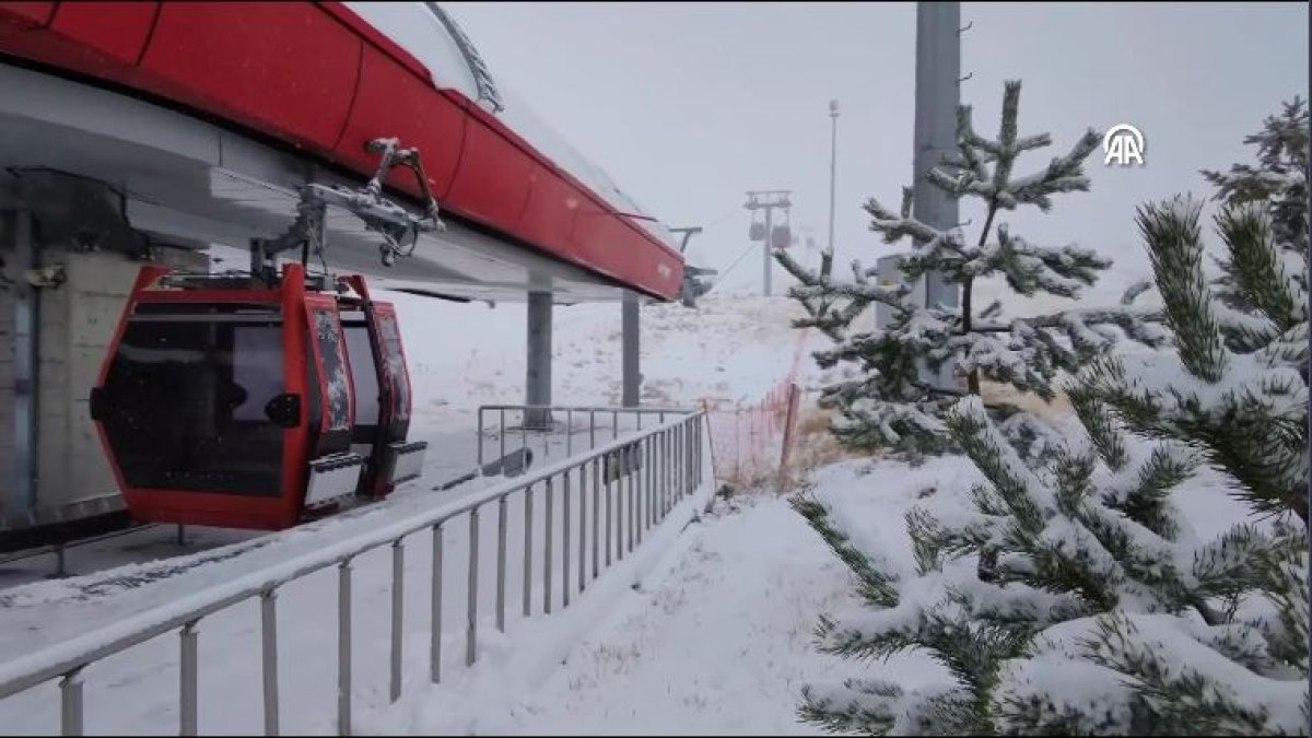 Erciyes Kayak Merkezi karla kaplandı. 15 santimetreyi buldu