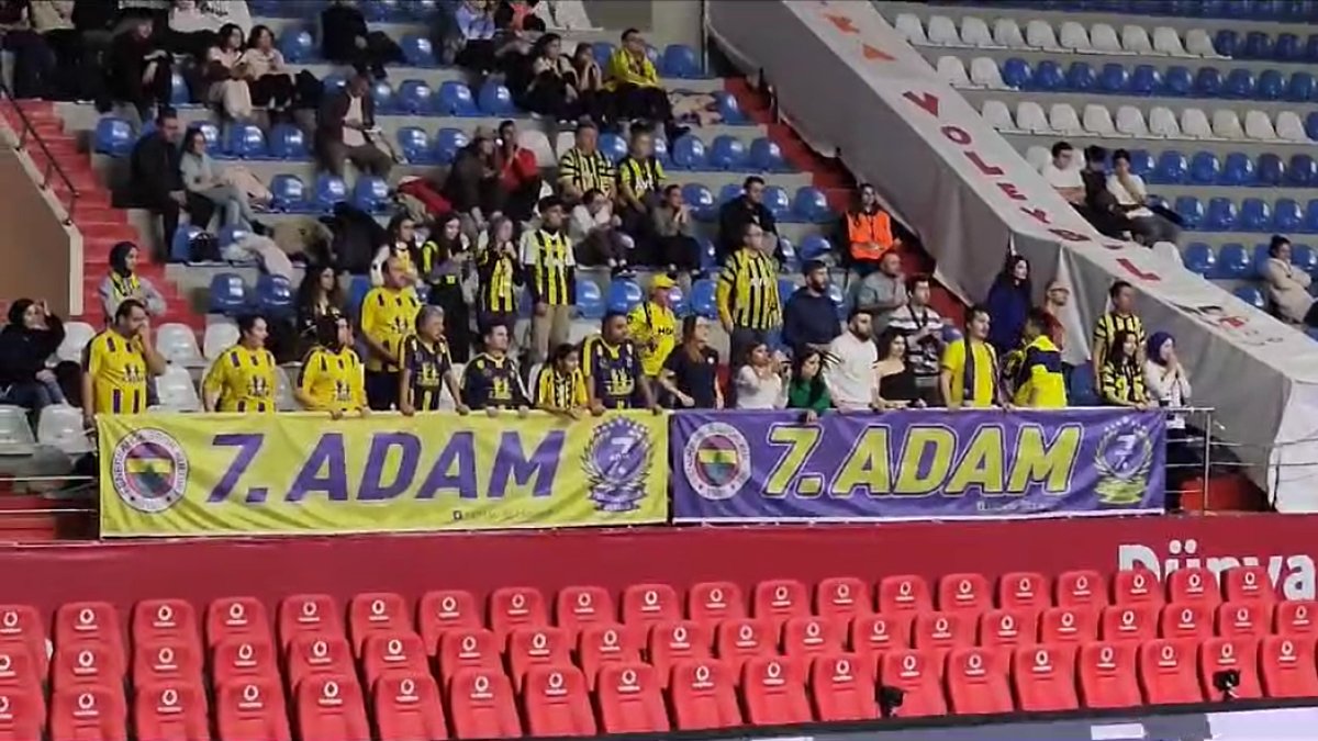 Fenerbahçe taraftarı Bursa karşısında takımını böyle destekledi