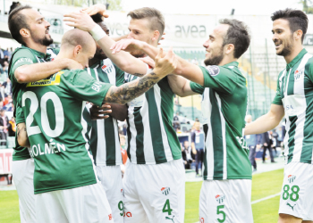 Bursaspor Başakşehir’i topa tuttu: 4-1