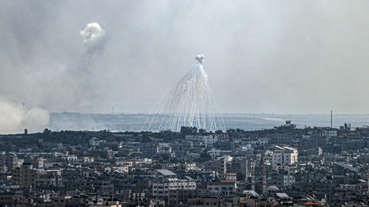 İsrail, beyaz fosfor içeren bombalara sahip olduğunu itiraf etti
