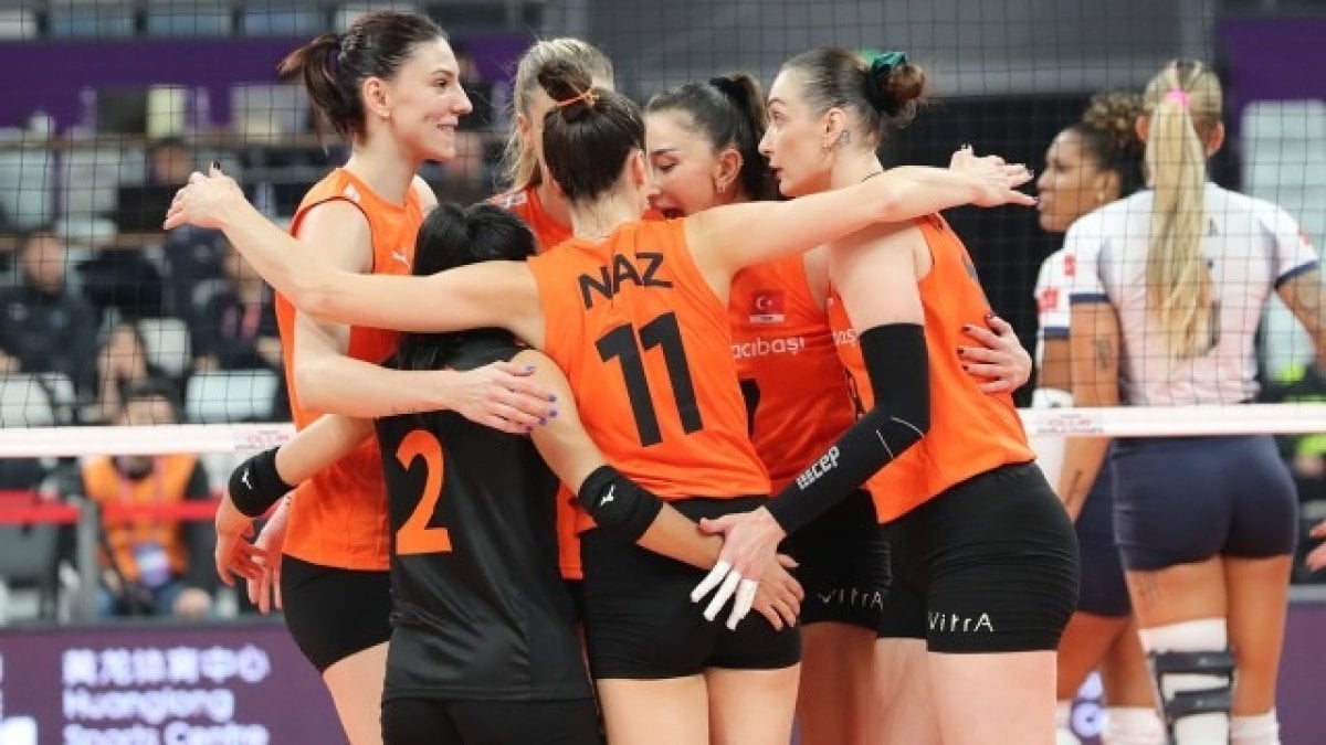 Eczacıbaşı Brezilya takımına salonu dar etti. 3-0 kazandı yarı finale çıktı