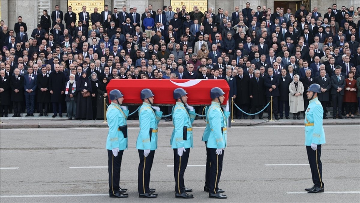 Hasan Bitmez için Meclis'te cenaze töreni. Babası Filistin atkısıyla uğurladı