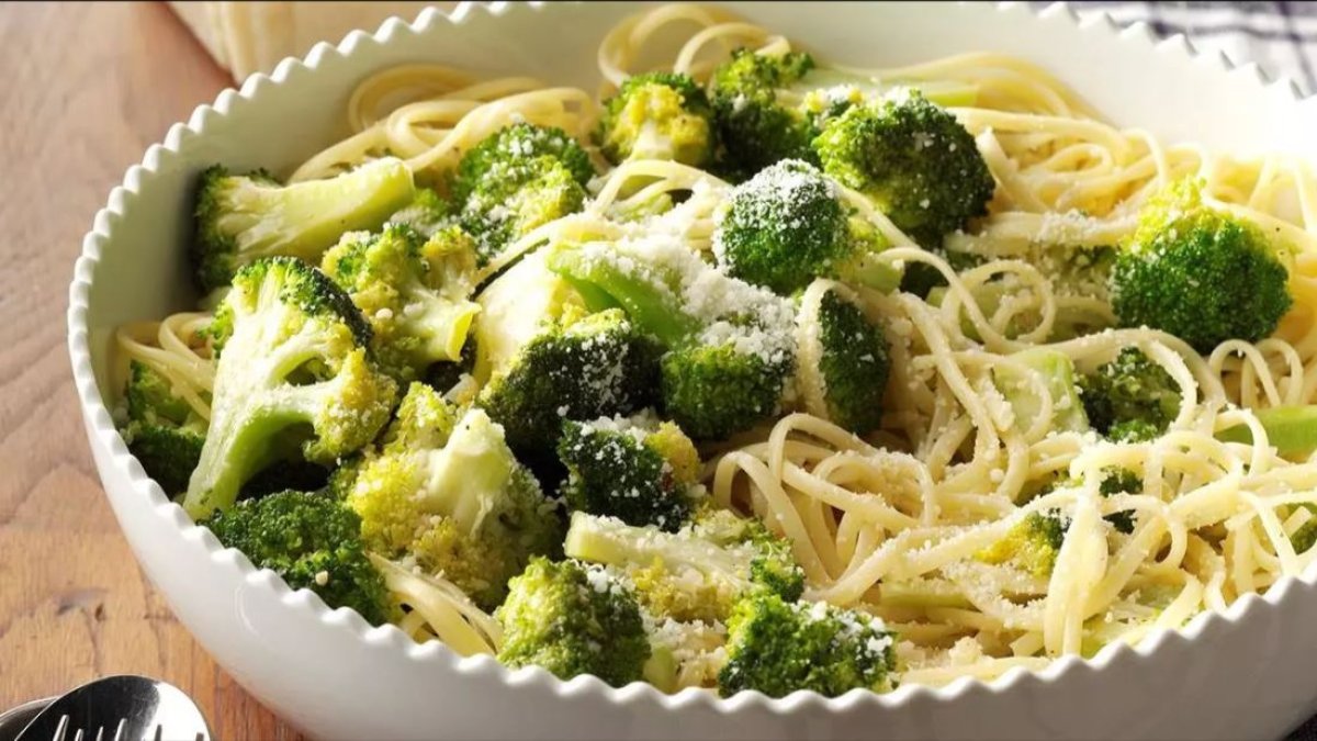 Brokoli sevmeyenleri bile hayran bırakacak tarif: Kremalı brokolili makarna