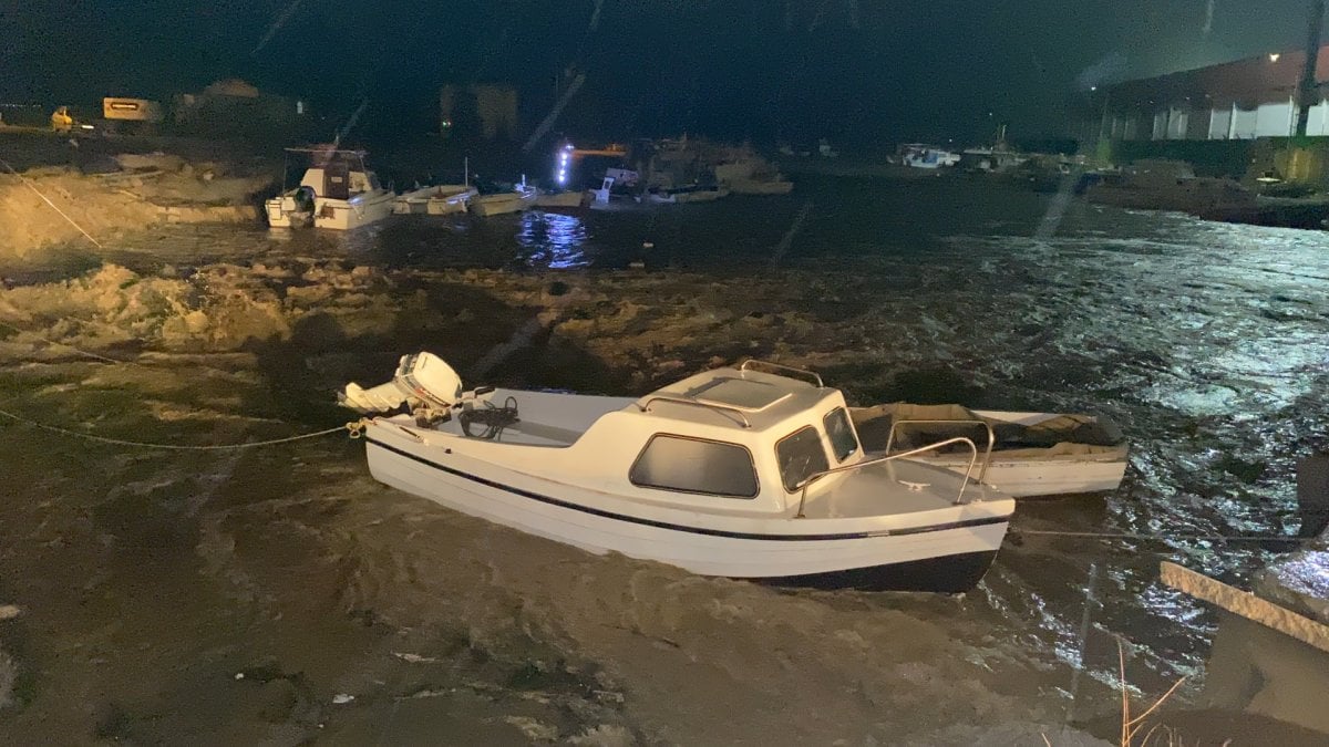 Çanakkale'de etkili olan sağanak yağış dereleri taşırdı