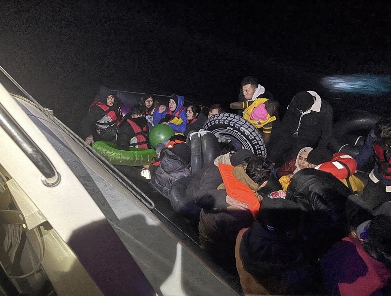 Çanakkale'de 40 kaçak göçmen yakalandı