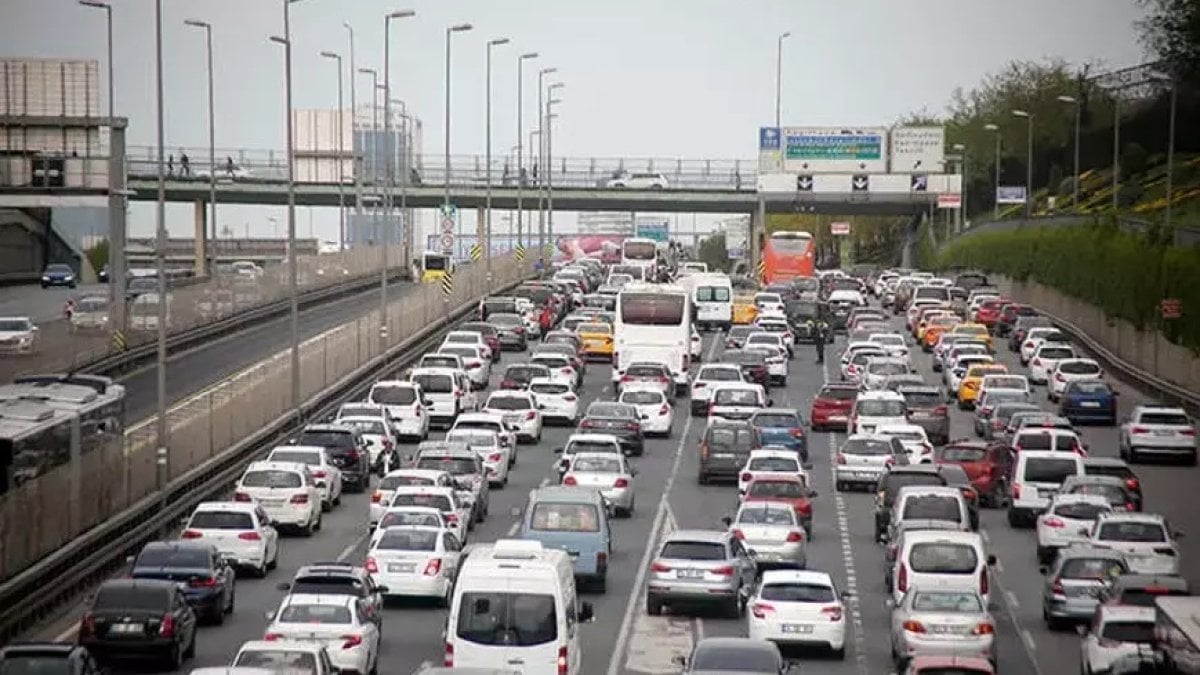 Trafiğe kayıtlı araç sayısı 28,5 milyonu aştığı açıklandı