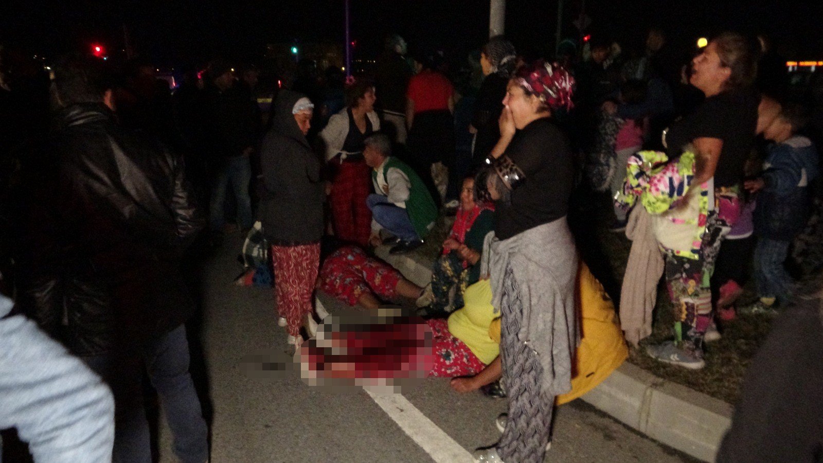 Antalya’da feci kaza: Otomobil çarpan şahsı 2 araç ezdi