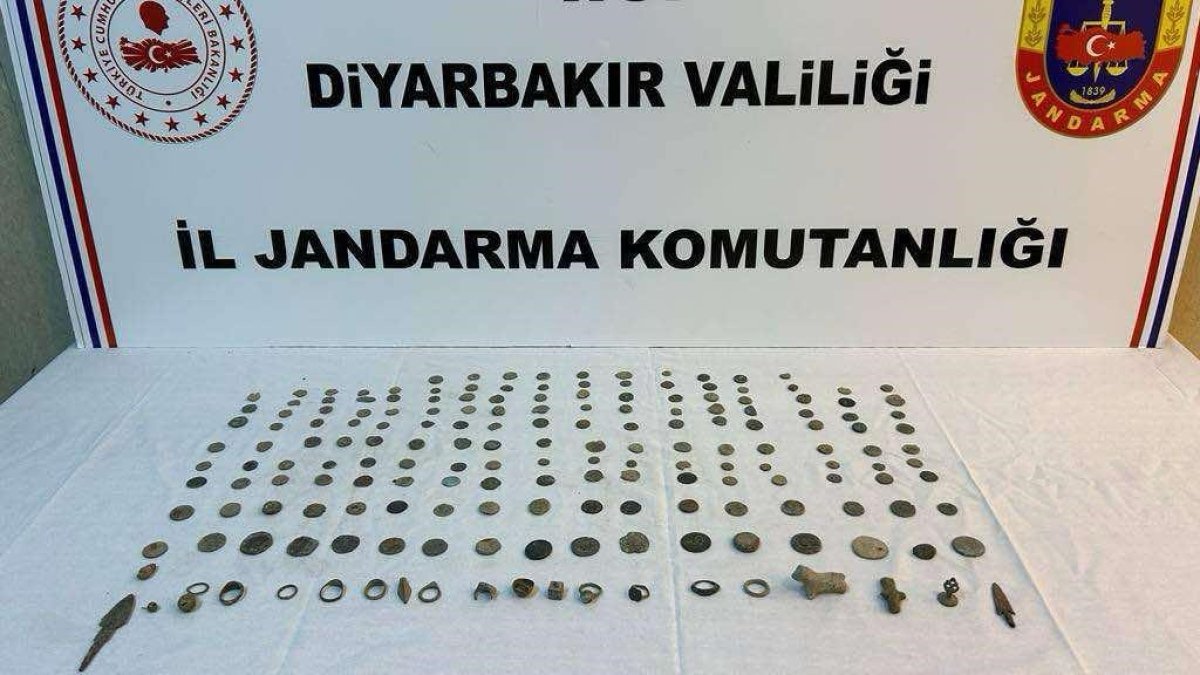 Diyarbakır’da tarihi eser kaçakçılarına baskın