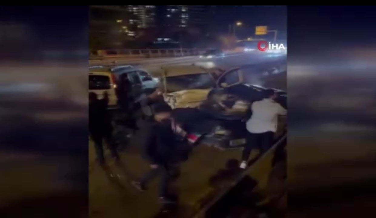 Mersin'de 5 aracın karıştığı zincirleme kazada 2 kişi öldü 6 kişi de yaralandı