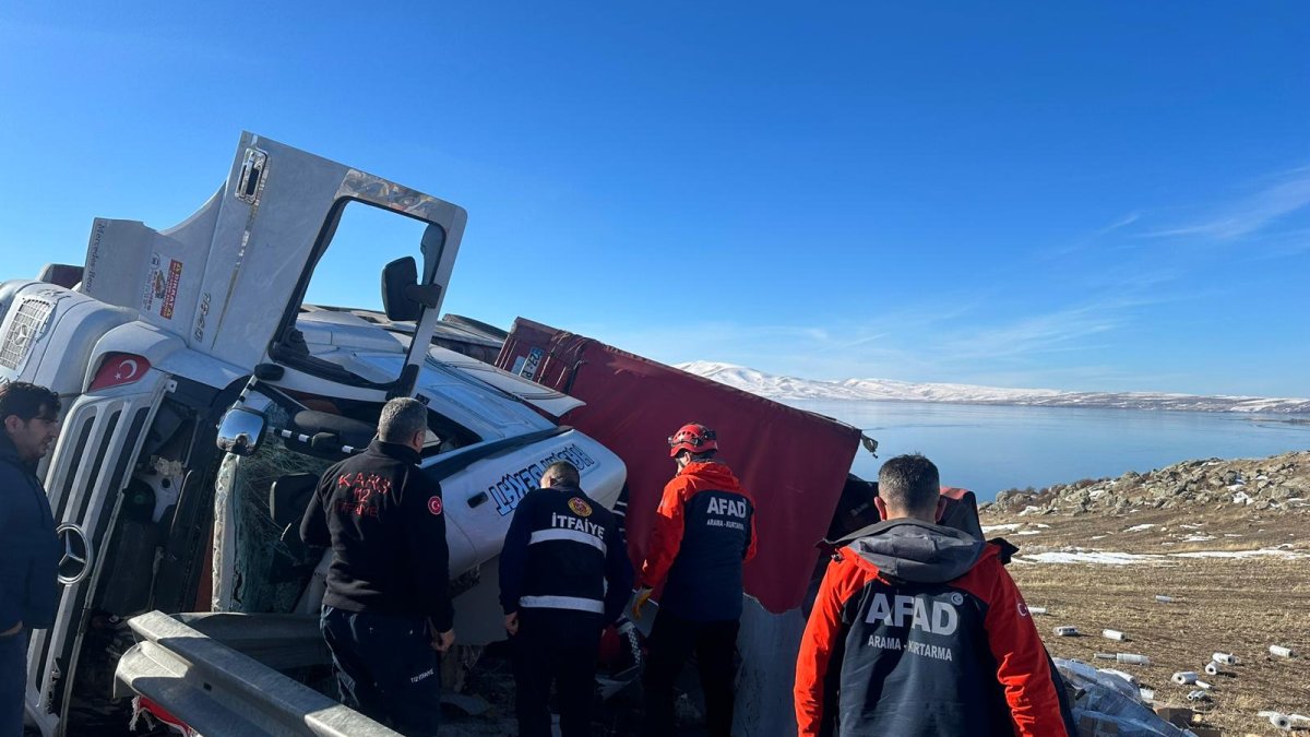 Kars'ta 2 ayrı trafik kazasında 5 yaralı