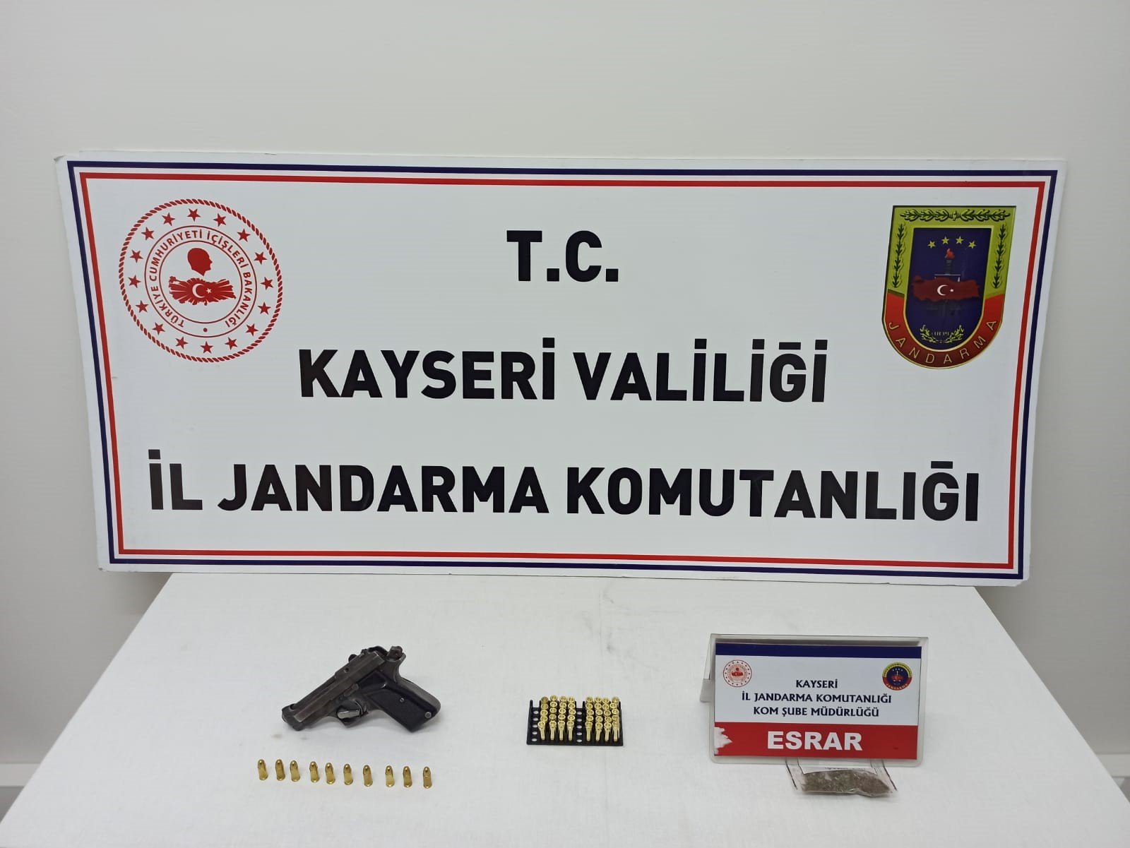 Gazinoda Uyuşturucu ve ruhsatsız tabanca yakalandı