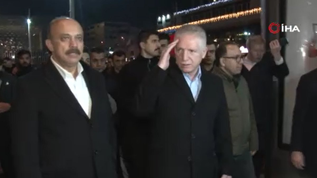 İstanbul Valisi Davut Gül Taksim'de yılbaşı denetiminde