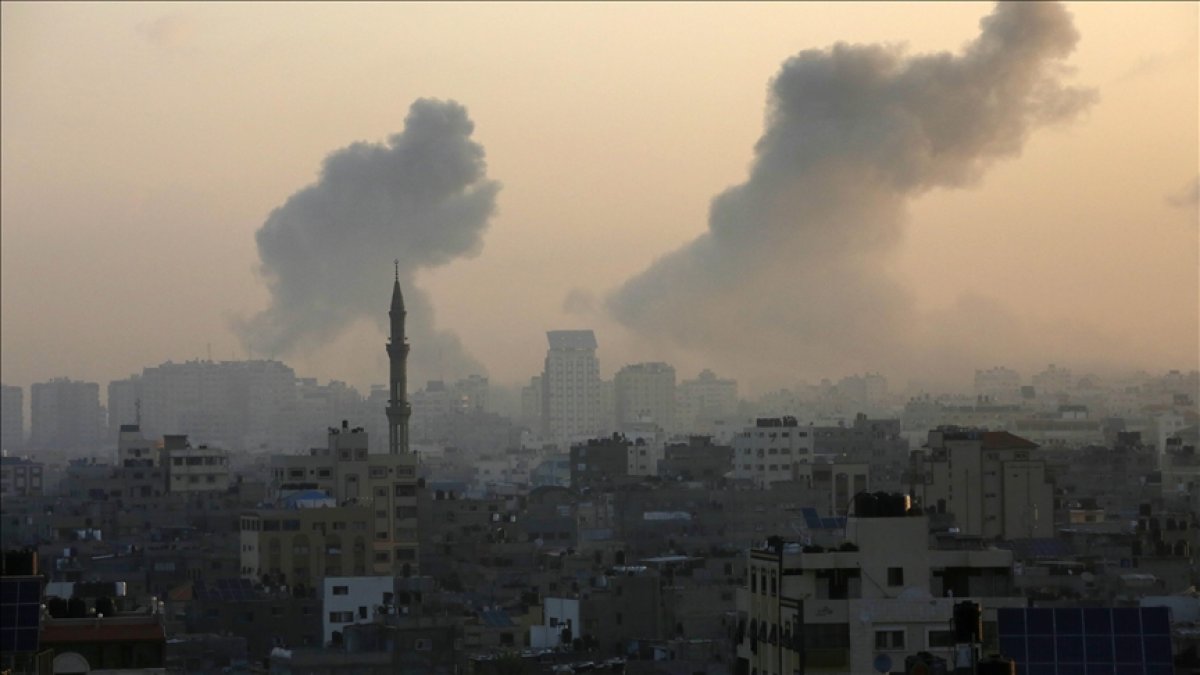 İsrail'in Gazze'ye düzenlediği saldırılarda ölenlerin sayısı 21 bin 978'e yükseldi