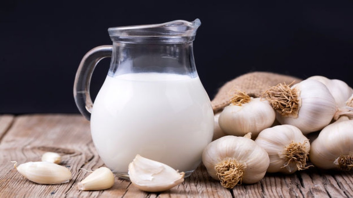 Sarımsaklı sütün faydaları neler? Sarımsaklı süt nasıl yapılır?