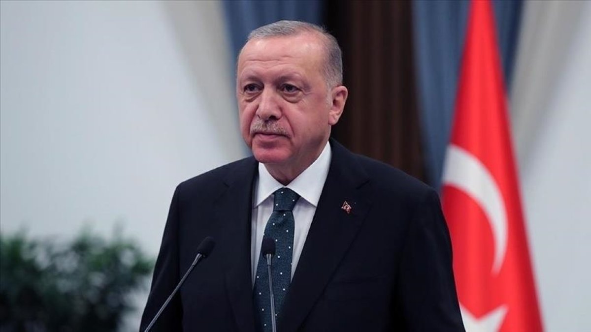 Erdoğan, Özel'den kazandığı tazminatı Mehmetçik Vakfı'na bağışladı