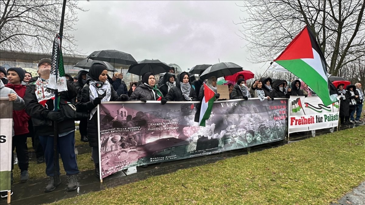 Berlin’de Filistin’e destek gösterisi