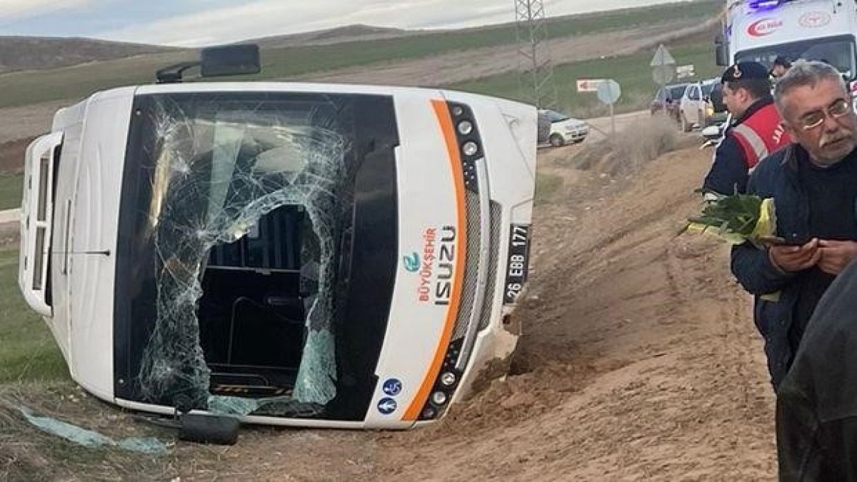 Kamyon belediye otobüsüne çarptı: 11 yaralı
