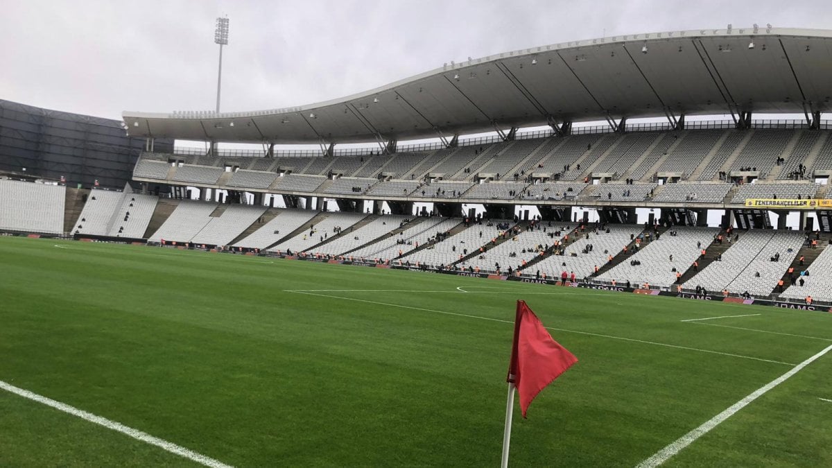 Fenerbahçe maçı öncesi stadyumda rüzgar krizi