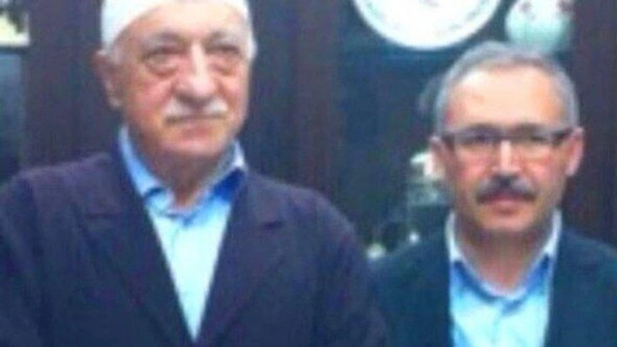 Bu fotoğrafı olan Abdulkadir Selvi Ali Koç'tan sonra abisi rahmetli Mustafa Koç'u da hedef aldı. Kendisi FETÖ ile mücadele ediyormuş