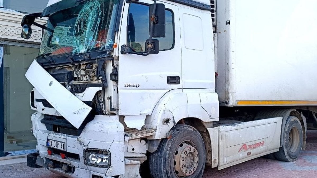 Mardin'de TIR dehşet saçtı. 3 araca ve 1 iş yerine çarptı. 3 kişi yaralandı