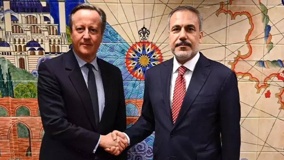 Son Dakika... Dışişleri Bakanı Hakan Fidan İngiliz mevkidaşı Cameron ile görüştü. Gündem Aden Körfezi oldu