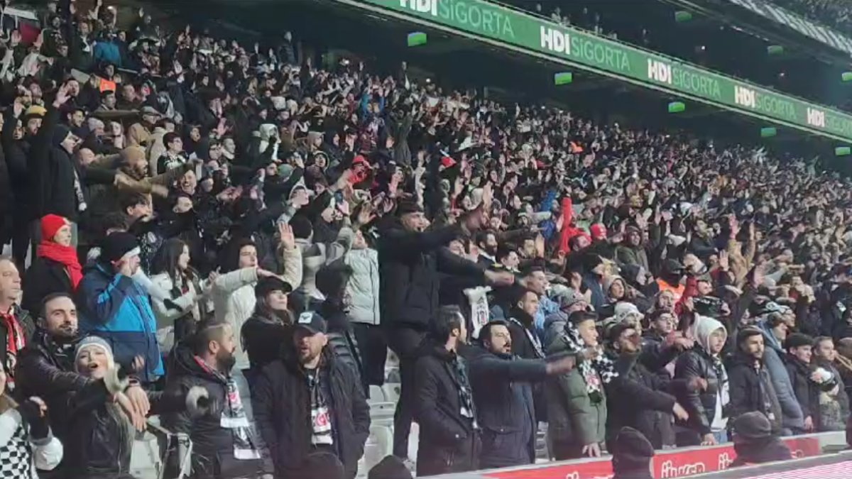 Beşiktaş taraftarı peş peşe gelen goller sonrası şov yaptı