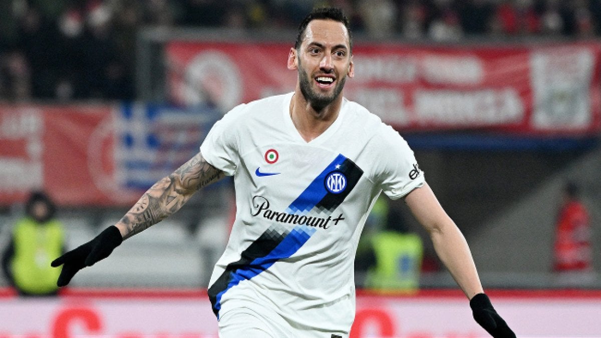 Hakan Çalhanoğlu golleri sıraladı Inter fark attı