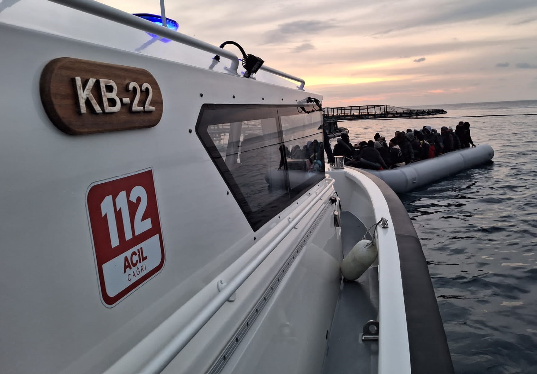 İzmir açıklarında 160 kaçak göçmen yakalandı