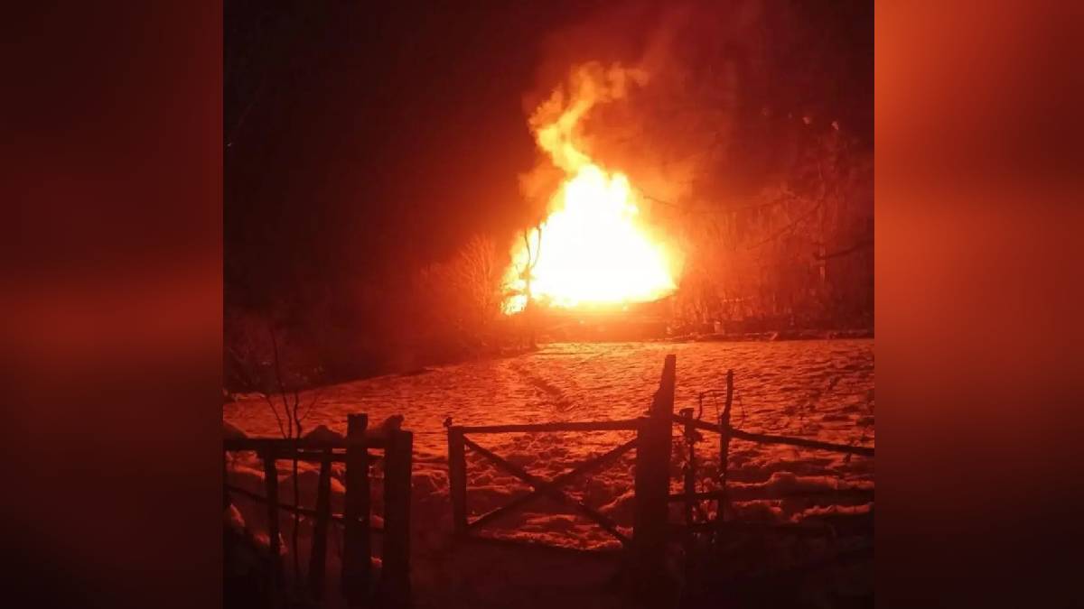 Karabük'te çıkan yangında ahşap ev kül oldu