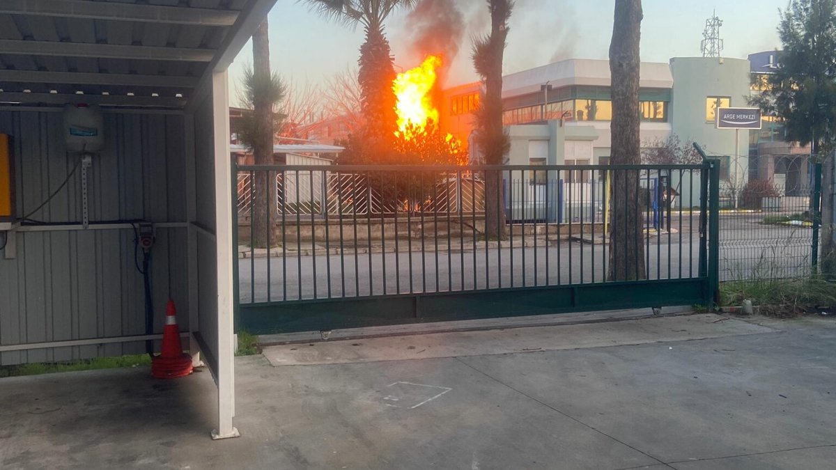 İzmir'de fabrika yangını. 1 işçi öldü