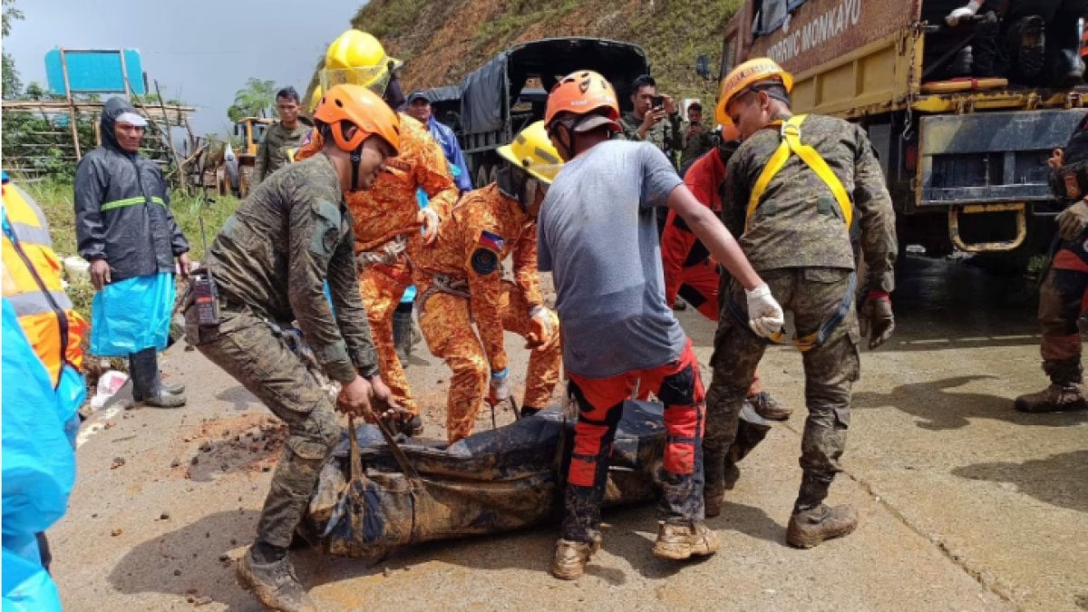 Filipinler'de heyelan can aldı. 7 kişi öldü