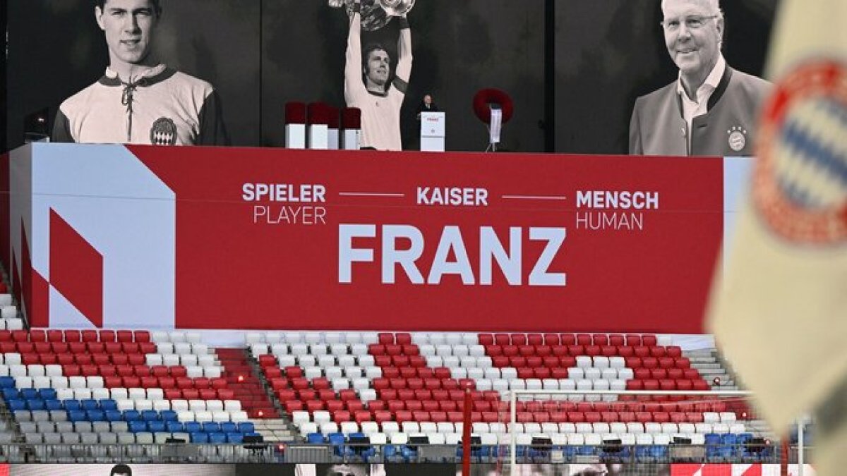 Franz Beckenbauer'in stattaki anmasına 30 bin kişi katıldı