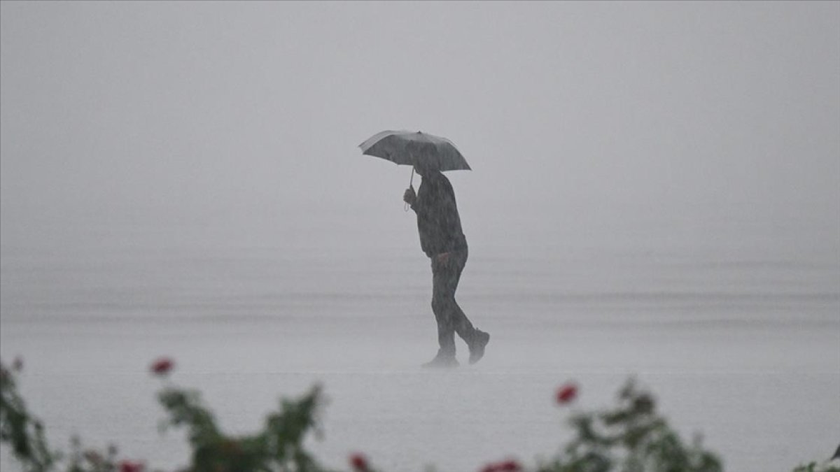 Meteoroloji 13 il için uyarı üstüne uyarı yaptı. Kuvvetli yağış ve fırtına vuracak