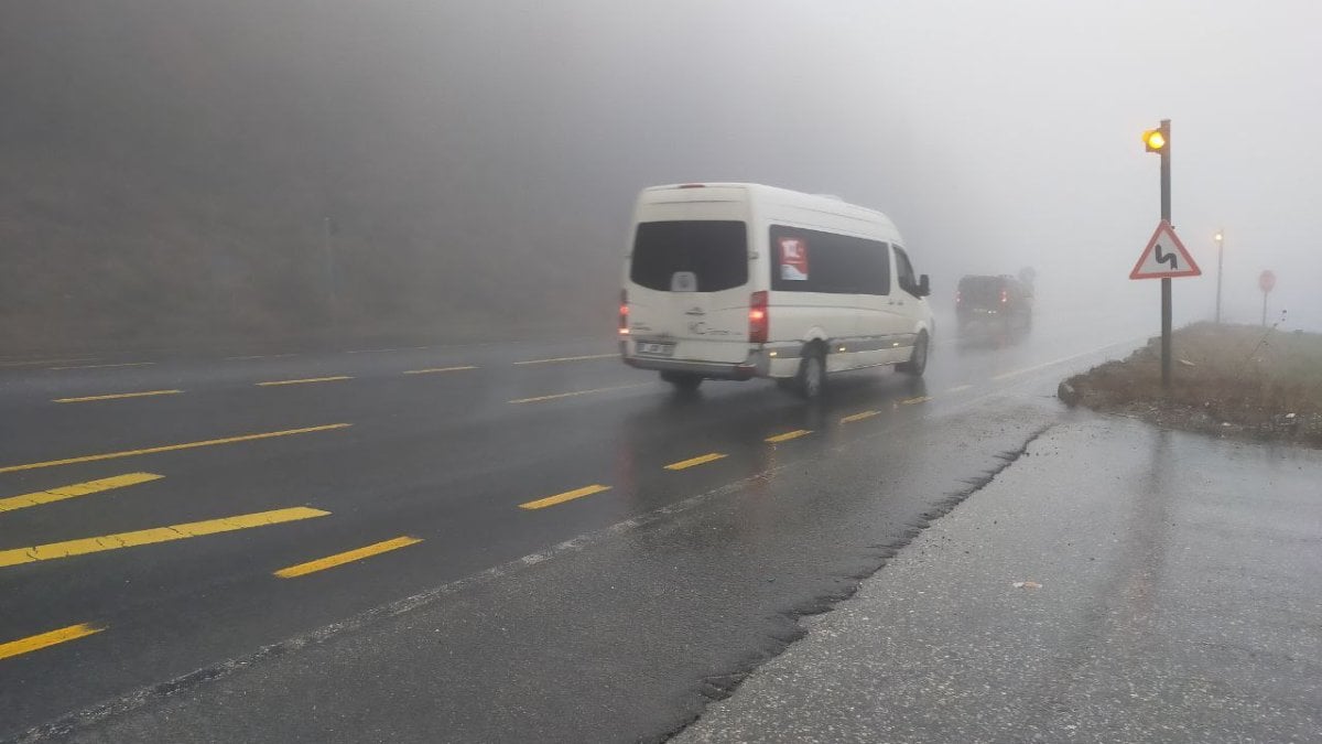 Sürücüler dikkat! Bolu Dağı'nda sis ve sağanak etkili oluyor