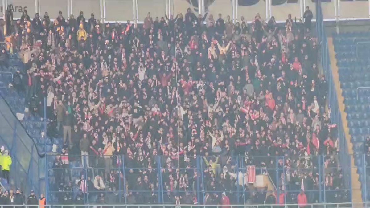 Skordan memnun olan Samsunspor taraftarından alkış şov